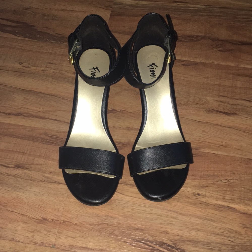 Black ‘Fiona’ wedges